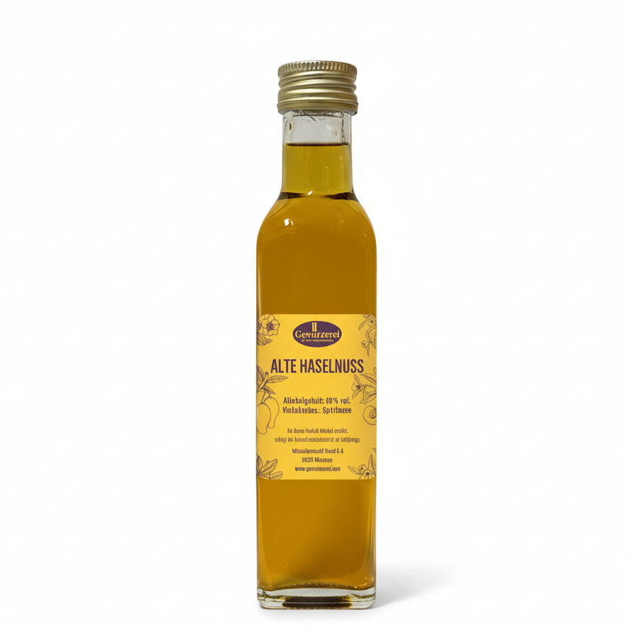 Alte Haselnuss 40 % vol in bernsteinfarbener Optik im Glas mit intensiver Röstnussnote