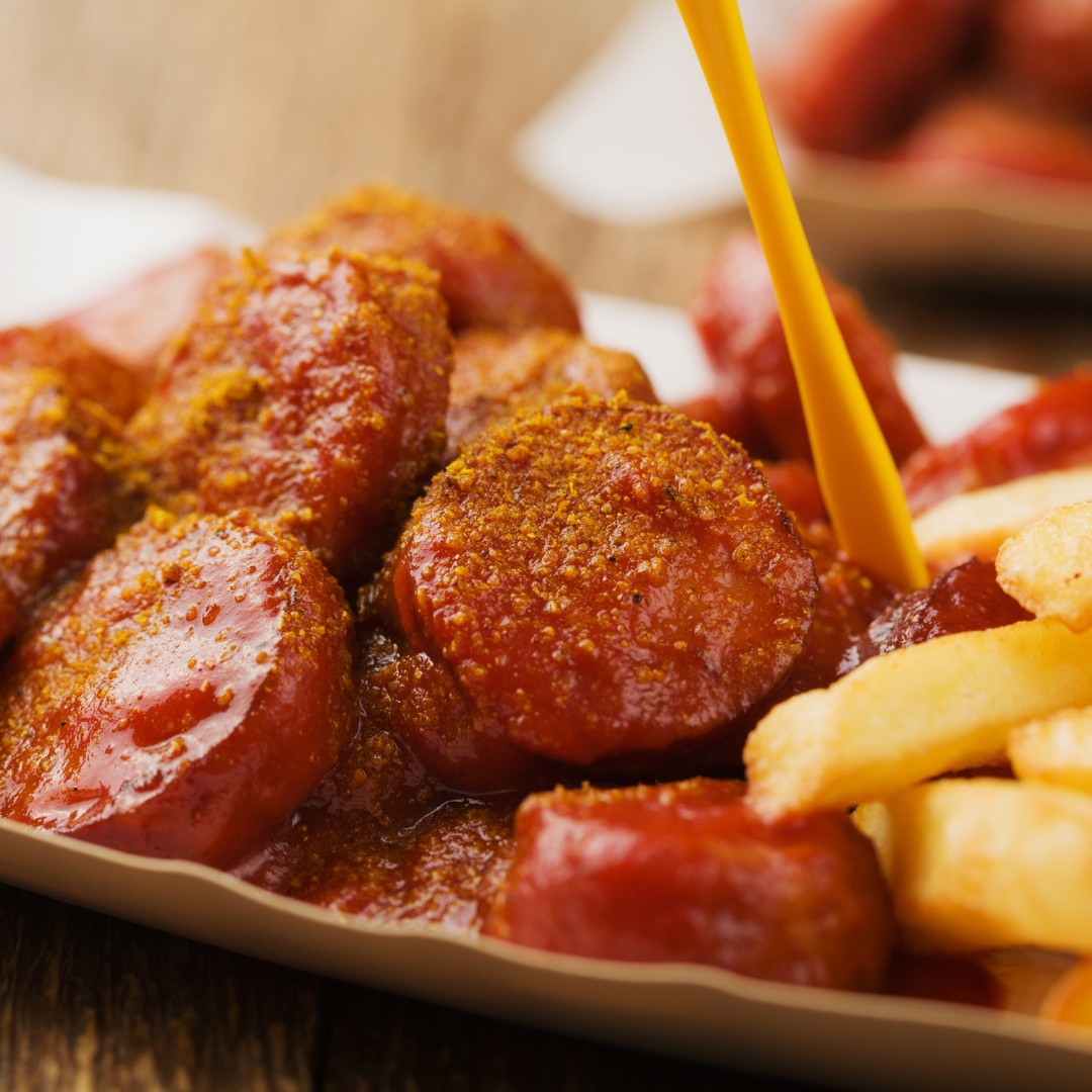 Bio Currywurst Gewuerzmischung mit Schwarzkumel Kurkuma Chili und Gewuerzen fuer Saucen und Fleischgerichte