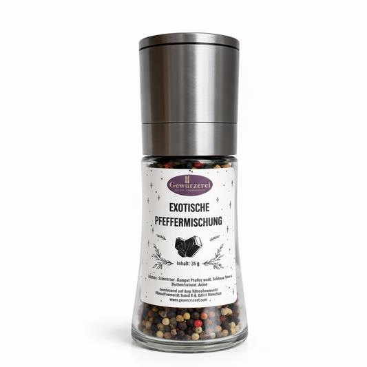 exotische pfeffermischung in der mühle mit kampot pfeffer, weißem pfeffer und rosa beeren