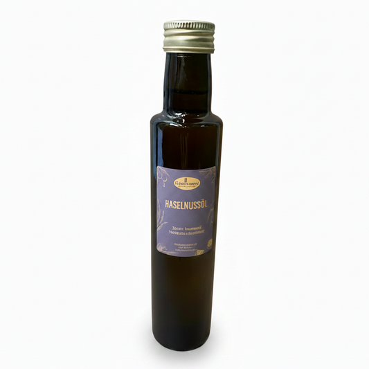 Haselnussoel aus geroesteten haselnuessen fuer salate dressings gemuese kaese und desserts