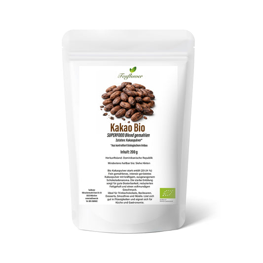 Fein gemahlener, entölter Kakao mit 20–24 % Fettgehalt in intensiver brauner Farbe