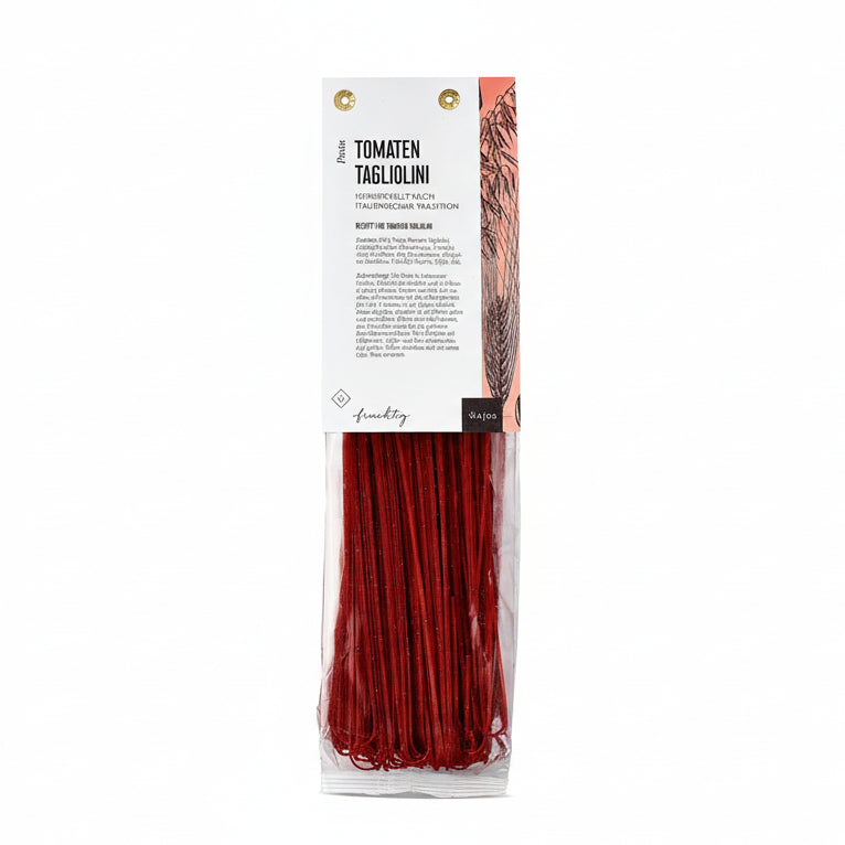 tomaten-tagliolini mit milder tomatennote, schmale bandnudeln mit roter farbe und feiner struktur