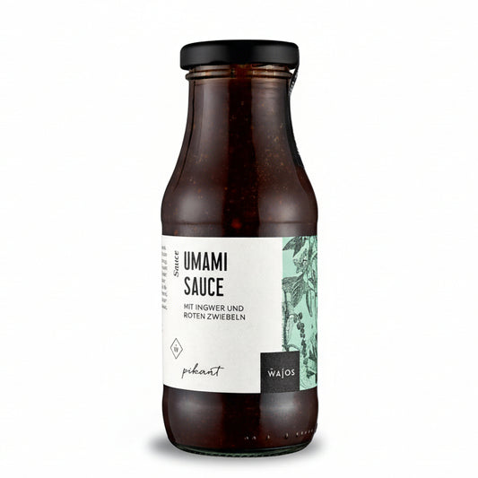 Umami Sauce mit roten Zwiebeln und Ingwer als wuerzige Sauce fuer Fleisch Gemuese und asiatische Gerichte